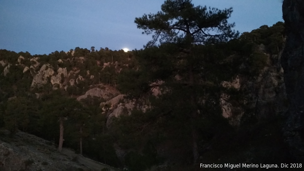 Cuerda de los Alcaetes - Cuerda de los Alcaetes. Saliendo la Luna