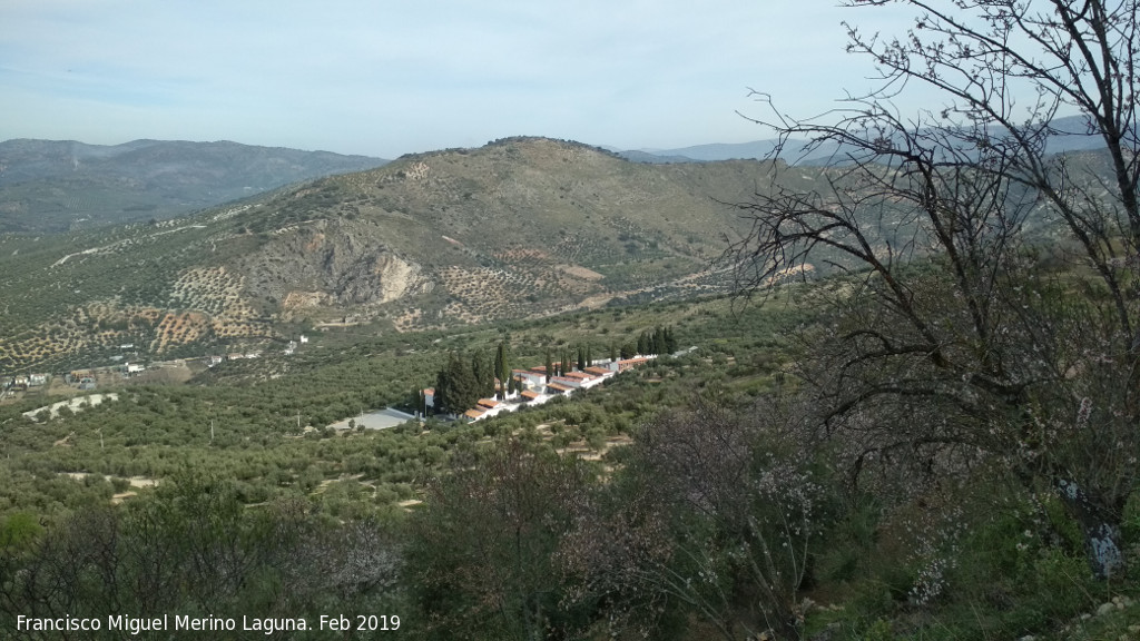 Cementerio de Castillo de Locubn - Cementerio de Castillo de Locubn. Con la Coronilla al fondo