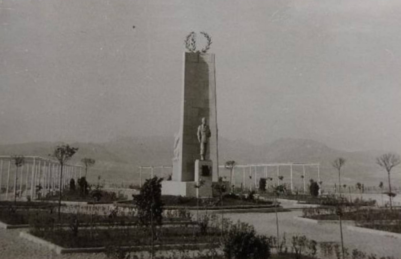 Monumento al Alfrez Rojas - Monumento al Alfrez Rojas. Foto antigua