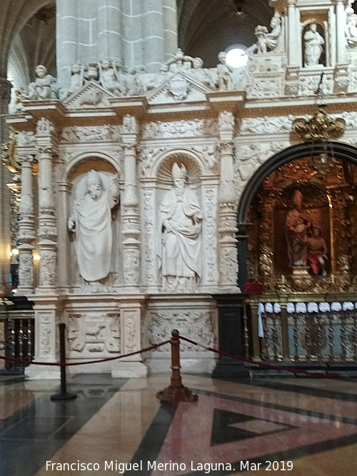 Catedral del Salvador. Trascoro - Catedral del Salvador. Trascoro. Esquina de la epstola con los pies del templo