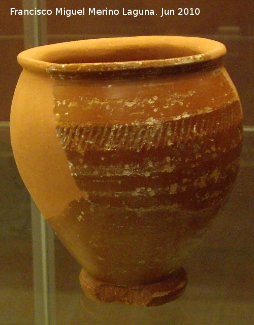 Ciudad iberorromana de Isturgi - Ciudad iberorromana de Isturgi. Orza de terra sigillata siglos I-II dC. Museo Arqueolgico Provincial