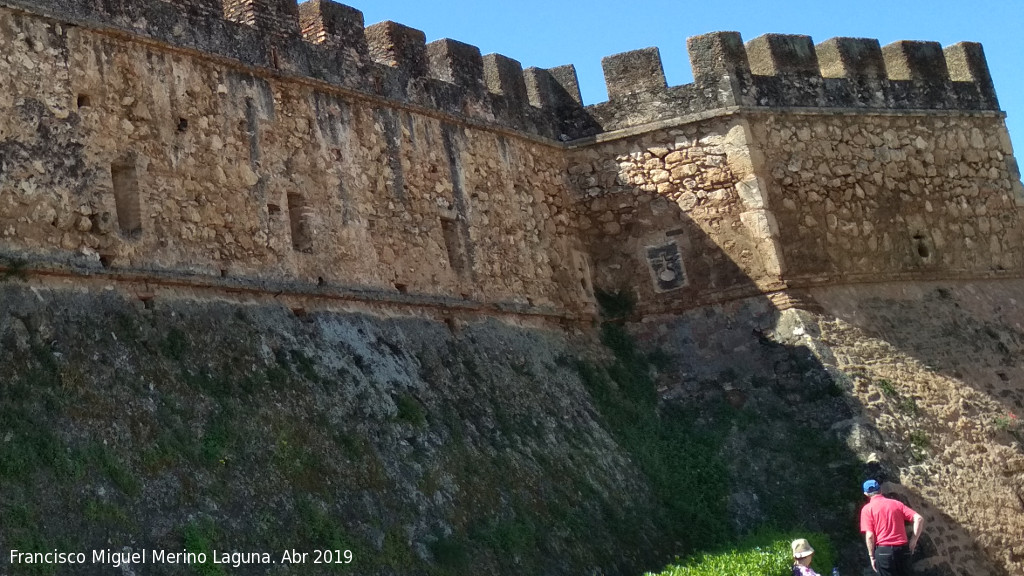 Castillo de los Guzmanes. Torre Noroeste de la Barbacana - Castillo de los Guzmanes. Torre Noroeste de la Barbacana. 