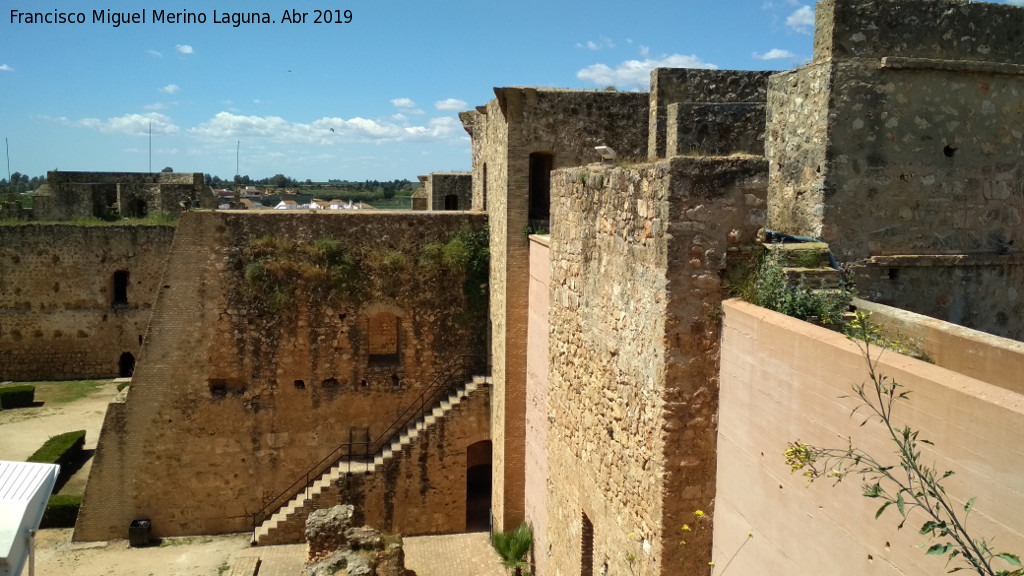 Castillo de los Guzmanes. Plaza de Armas - Castillo de los Guzmanes. Plaza de Armas. Desde la Torre del Homenaje