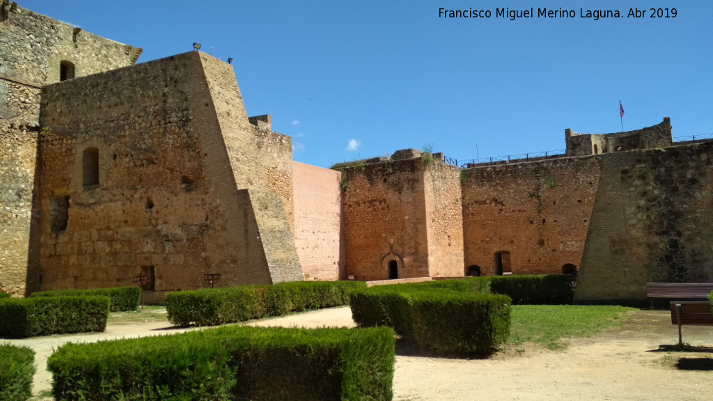 Castillo de los Guzmanes. Patio de Caballeras - Castillo de los Guzmanes. Patio de Caballeras. 