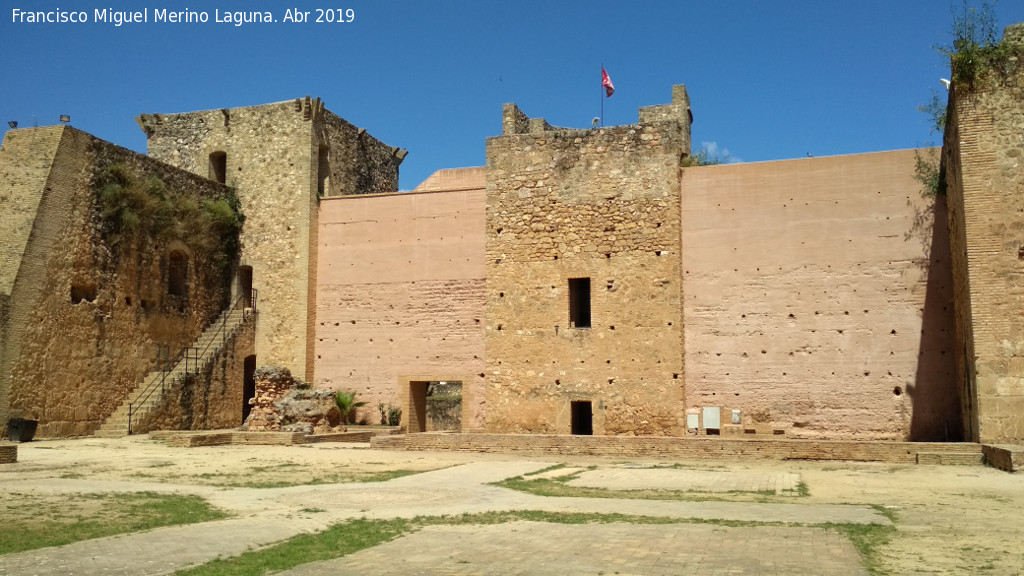 Castillo de los Guzmanes. Torre Circular Norte - Castillo de los Guzmanes. Torre Circular Norte. Situacin