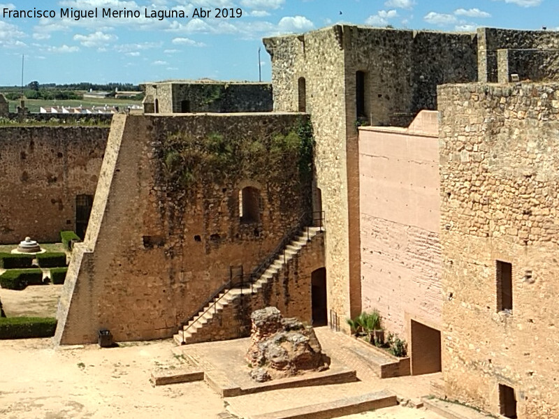 Castillo de los Guzmanes. Torre Cuadrangular Norte - Castillo de los Guzmanes. Torre Cuadrangular Norte. 