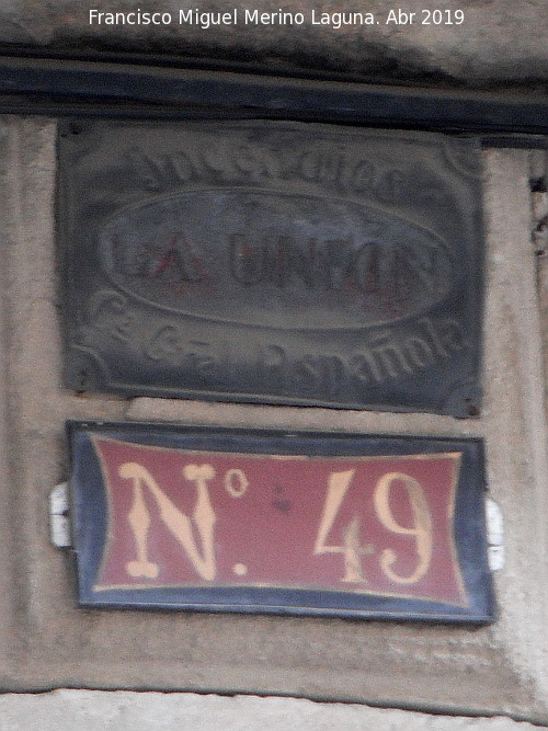 Casa de la Calle Real n 49 - Casa de la Calle Real n 49. Antigua placa de seguros y nmero