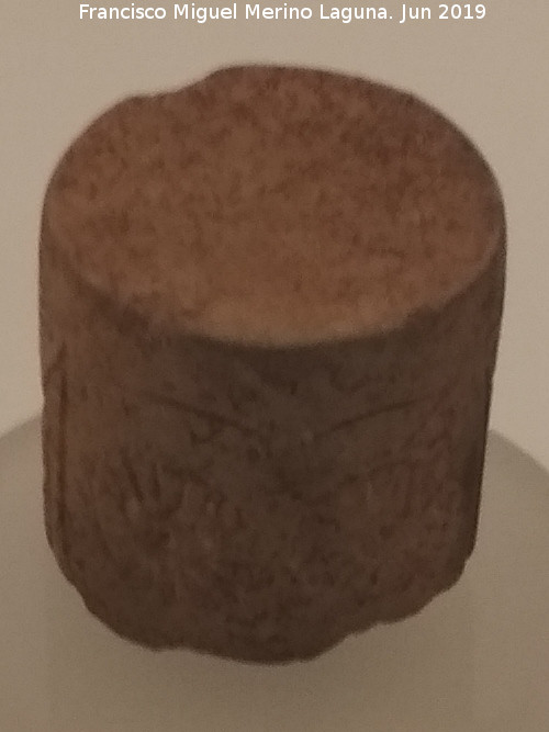 Yacimiento Los Colorados - Yacimiento Los Colorados. dolo cilndrico oculado de piedra caliza 3.200-2.700 a.C. Museo Arqueolgico de Granada