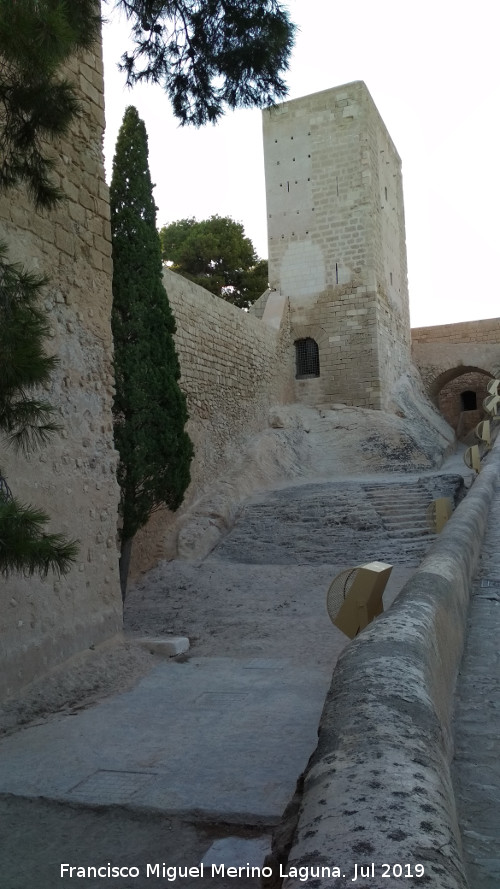 Castillo de Santa Brbara. Torre de Santa Catalina - Castillo de Santa Brbara. Torre de Santa Catalina. Foso y torre