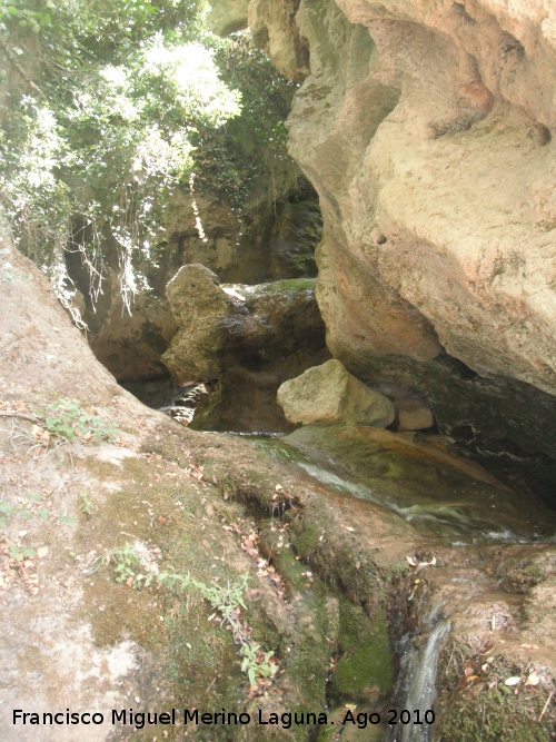 Cascada del Molinete - Cascada del Molinete. Paso hacia la cascada