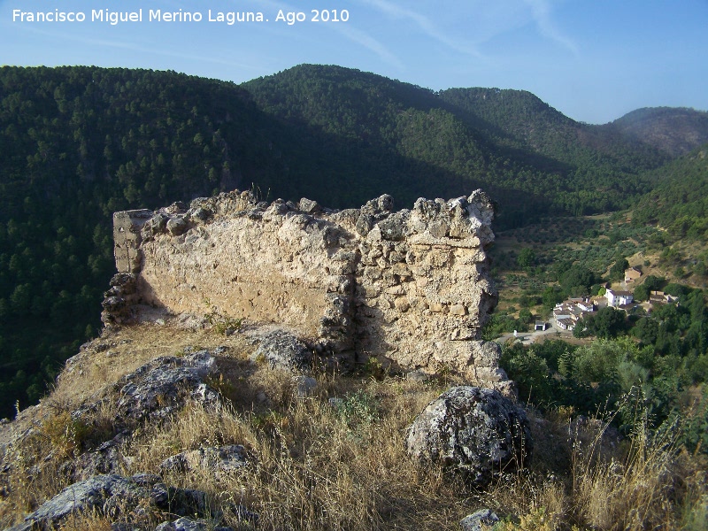 Muralla de la aldea medieval de La Espinareda - Muralla de la aldea medieval de La Espinareda. Lienzo y restos de una casa apoyada en la muralla