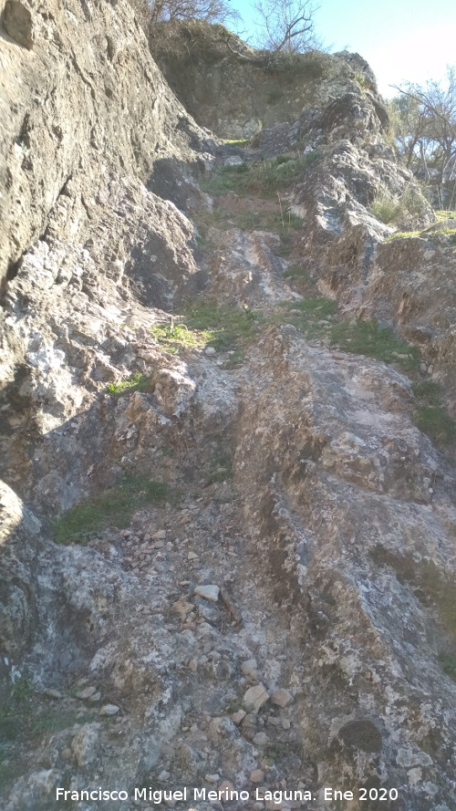 Oppidum de la Gineta - Oppidum de la Gineta. Escalera tallada en la roca