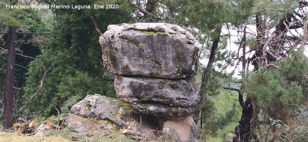 Hito de la Cuesta de Juan Domingo - Hito de la Cuesta de Juan Domingo. Cara sur