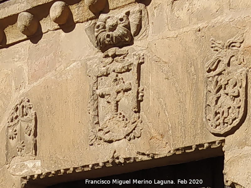 Casa de la Calle Crist�bal Col�n n� 12 - Casa de la Calle Crist�bal Col�n n� 12. Escudos