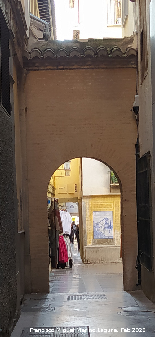 Placeta de la Seda - Placeta de la Seda. Arco de entrada por la Calle Ermita