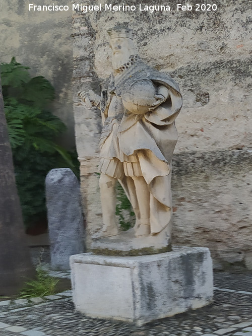 Alc�zar de Jerez. Monumento a Alfonso X El Sabio - Alc�zar de Jerez. Monumento a Alfonso X El Sabio. 