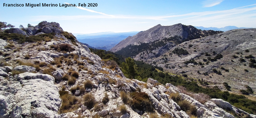Loma de Cagasebo - Loma de Cagasebo. Al fondo el Pe��n del Guante