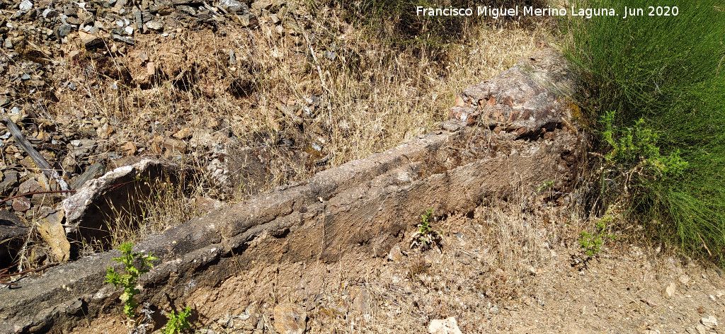 Chozas del Centenillo - Chozas del Centenillo. Construcci�n lineal que baja el cerro
