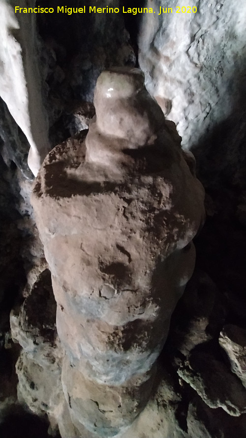 Eremitorio de las Grajas - Eremitorio de las Grajas. Estalagmita cortada en tiempos remotos