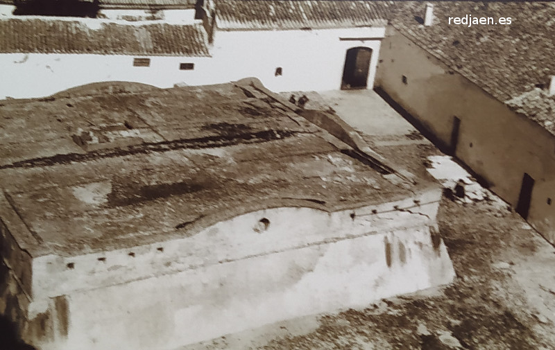Plaza de la Iglesia - Plaza de la Iglesia. En 1914 se construye este dep�sito de agua. Al fondo la Cilla