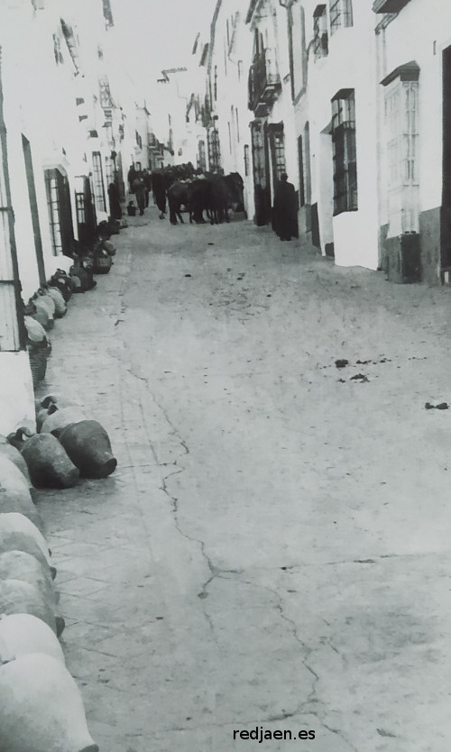 Historia de Olvera - Historia de Olvera. Foto antigua. Colas de c�ntaros para las fuentes p�blicas