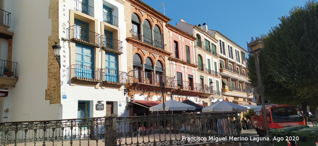 Plaza San Fernando - Plaza San Fernando. Casas del lateral