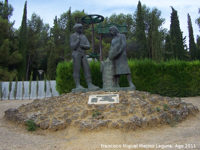 Monumento al Aceitunero - Monumento al Aceitunero. 