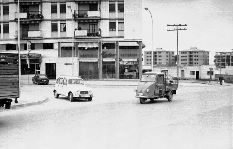 Avenida Ruiz Jimnez - Avenida Ruiz Jimnez. Cruce de la Avenida Madrid con Ruiz Jimnez foto antigua