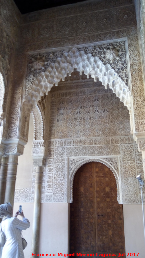 Alhambra. Patio de los Leones - Alhambra. Patio de los Leones. 