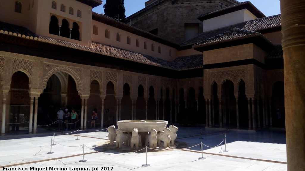 Alhambra. Patio de los Leones - Alhambra. Patio de los Leones. 