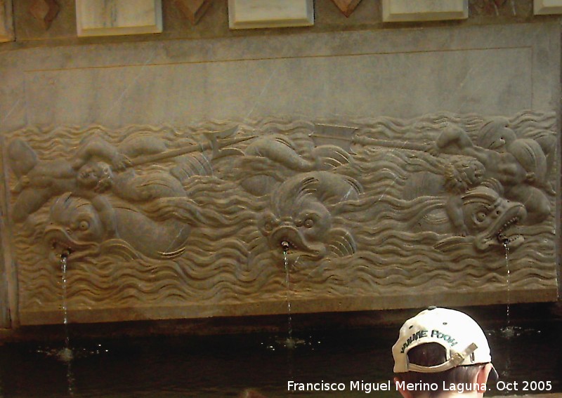 Alhambra. Jardín de los Adarves - Alhambra. Jardín de los Adarves. Relieve de la fuente