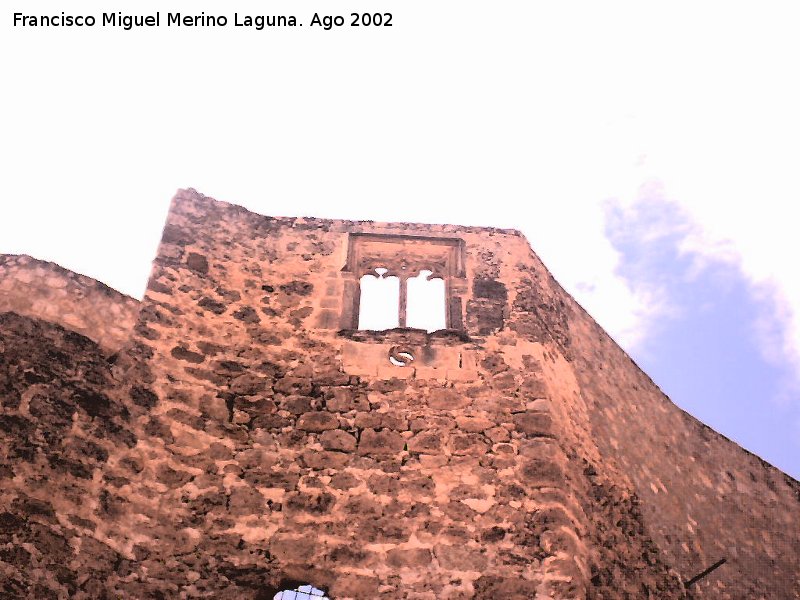 Castillo de Yeste - Castillo de Yeste. Ventana con parteluz a extramuros