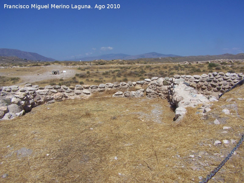 Los Millares. Muralla Segunda - Los Millares. Muralla Segunda. Intramuros. Al fndo el dolmen tmulo reconstruido