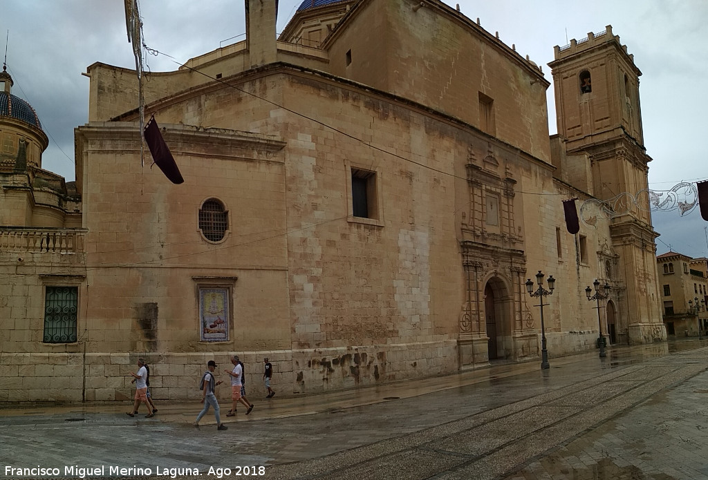 Baslica de Santa Mara - Baslica de Santa Mara. Lateral