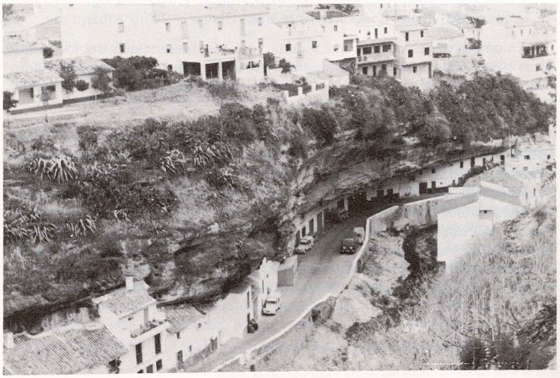 Calle Cuevas del Sol - Calle Cuevas del Sol. El Barrio del Cerrillo (arriba) y las Cuevas del Sol (abajo), 1970