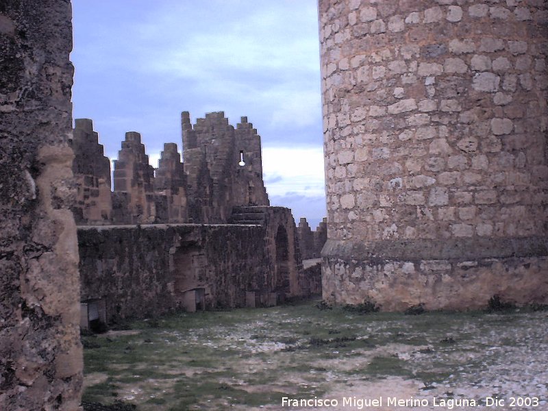 Castillo de Belmonte - Castillo de Belmonte. Entremuros