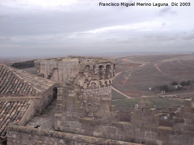 Castillo de Belmonte - Castillo de Belmonte. Adarve y torren circular