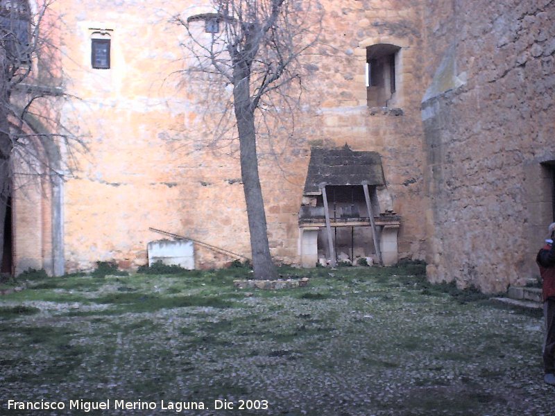 Castillo de Belmonte - Castillo de Belmonte. Patio de Armas