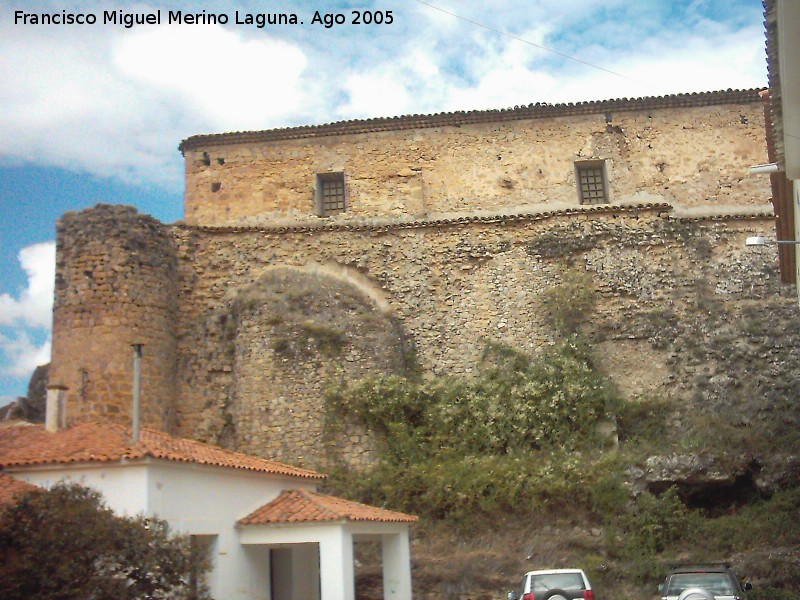 Iglesia de Santiago Apstol - Iglesia de Santiago Apstol. Apoyada en la muralla