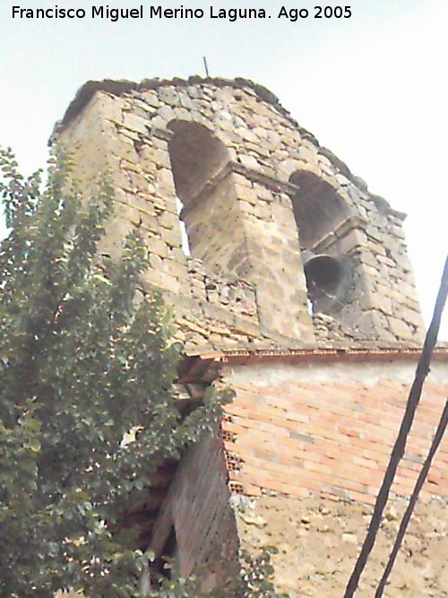 Ermita de la Virgen de la Zarza - Ermita de la Virgen de la Zarza. Espadaa en la muralla