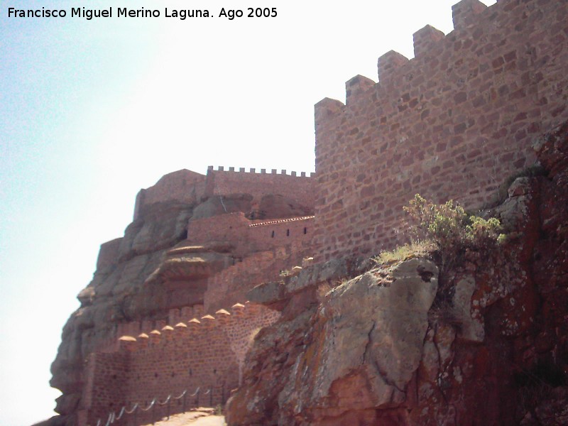 Castillo de Peracense - Castillo de Peracense. Murallas