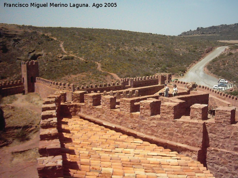 Castillo de Peracense - Castillo de Peracense. Murallas