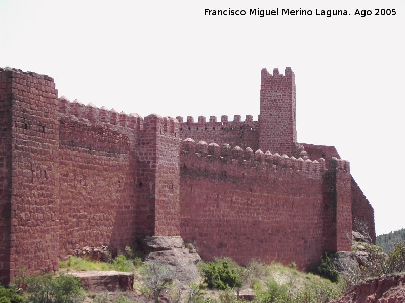 Castillo de Peracense - Castillo de Peracense. Murallas del recinto exterior