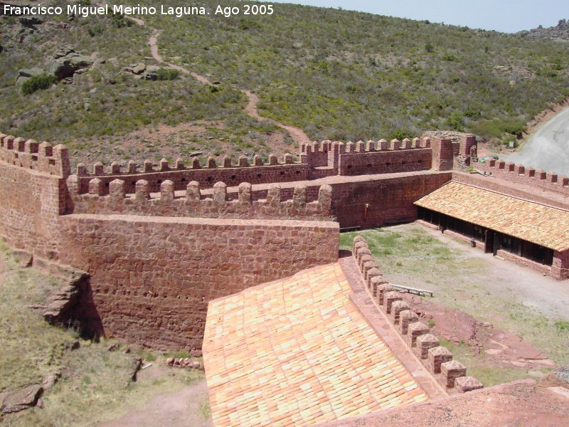 Castillo de Peracense - Castillo de Peracense. Murallas