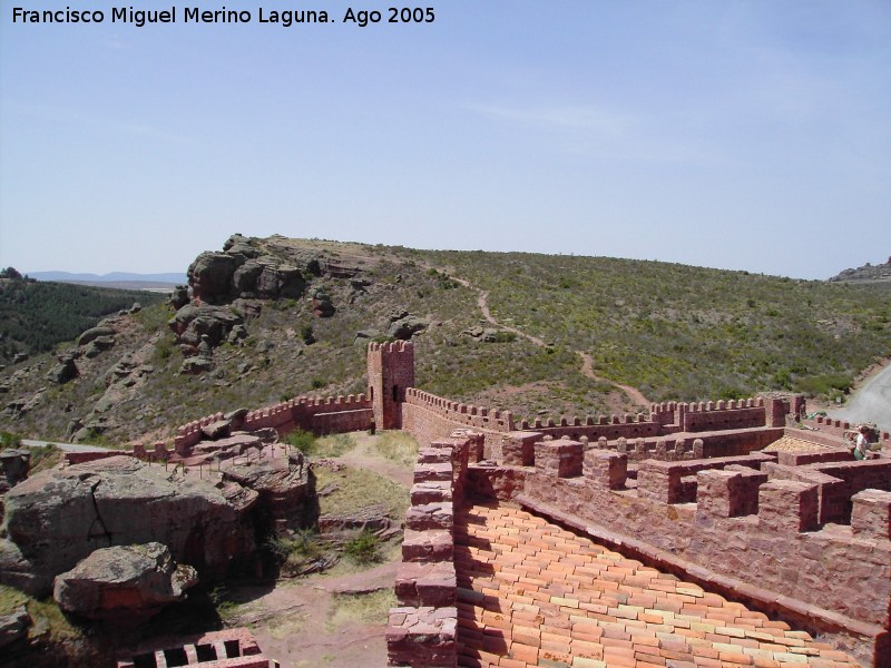 Castillo de Peracense - Castillo de Peracense. Murallas