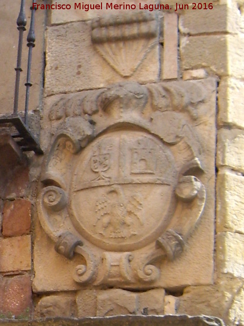 Palacio de los Coello de Portugal - Palacio de los Coello de Portugal. Escudo derecho