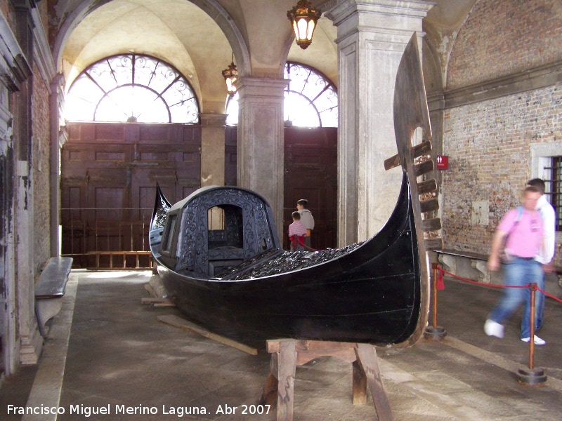 Palacio Ducal - Palacio Ducal. Gndola antigua
