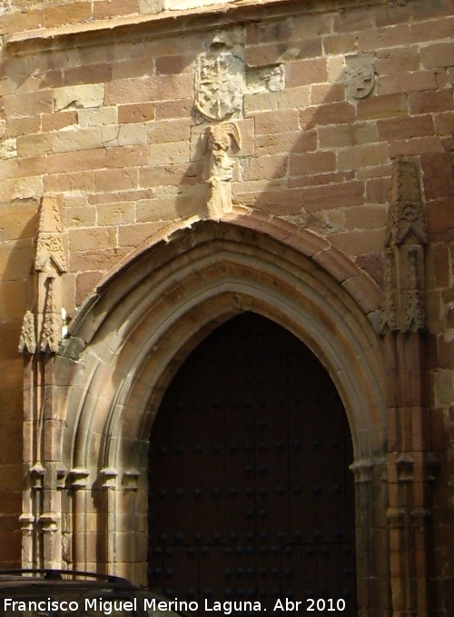 Iglesia de San Miguel - Iglesia de San Miguel. Portada lateral