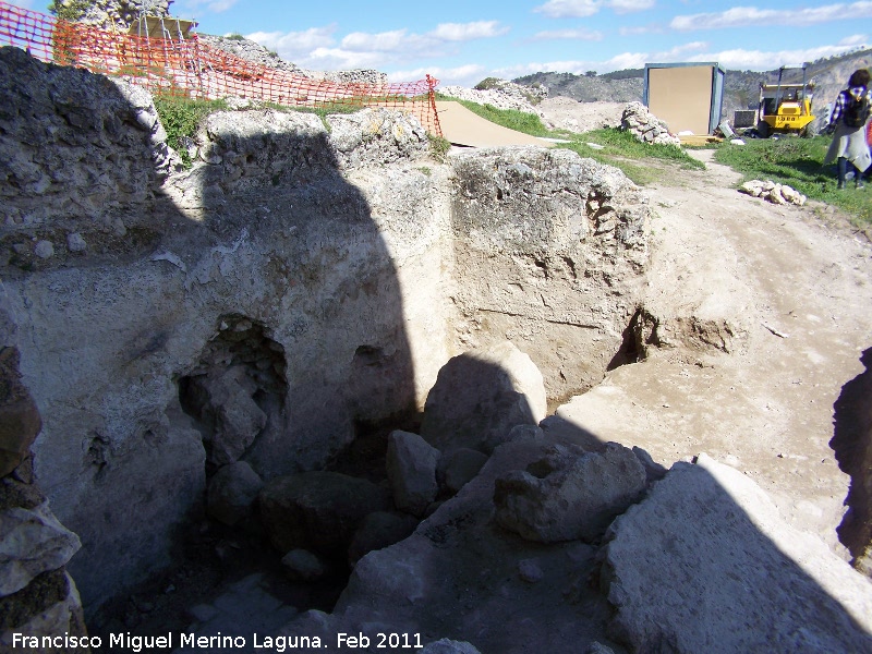 Castillo de Mocln - Castillo de Mocln. Excavacin arqueolgica en la puerta de la Torre del Homenaje