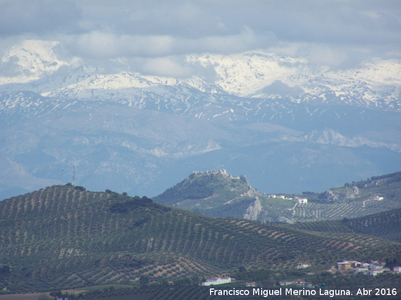 Castillo de Mocln - Castillo de Mocln. Con Sierra Nevada al fondo